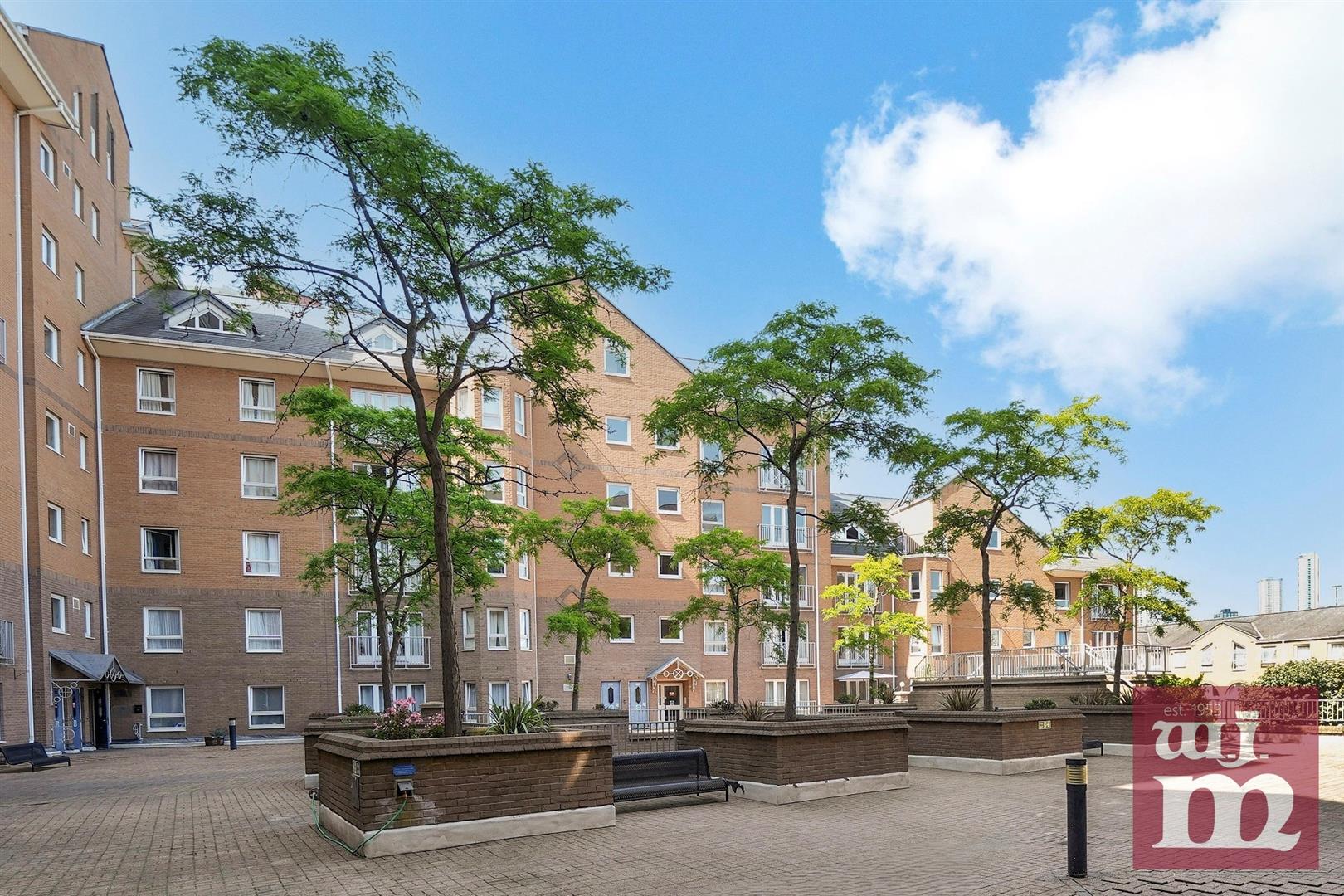 1 bed property in Hera Court, Canary Wharf